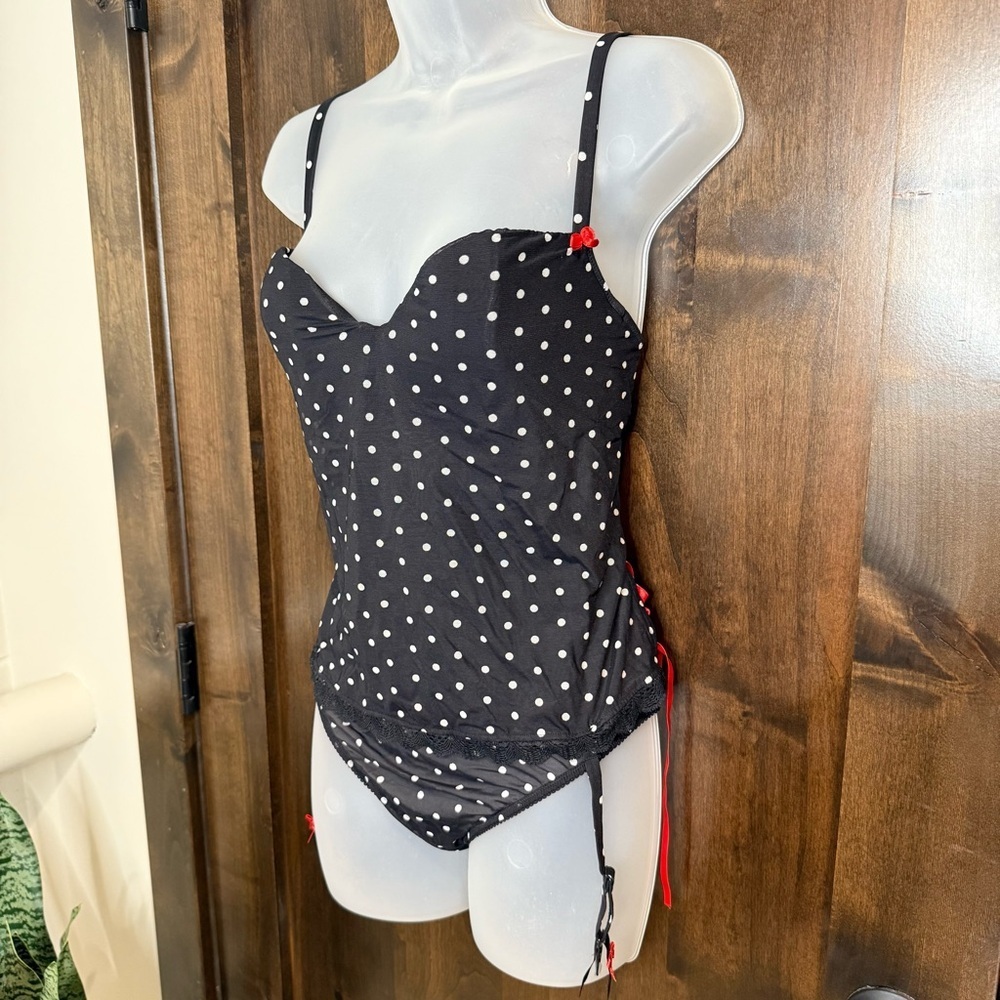 VTG Victoria's Secret pinup bustier and ruffle panties set 36D Bra XL bottom
